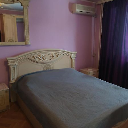 Затишні Апартаменти В Центрі Ровно Экстерьер фото